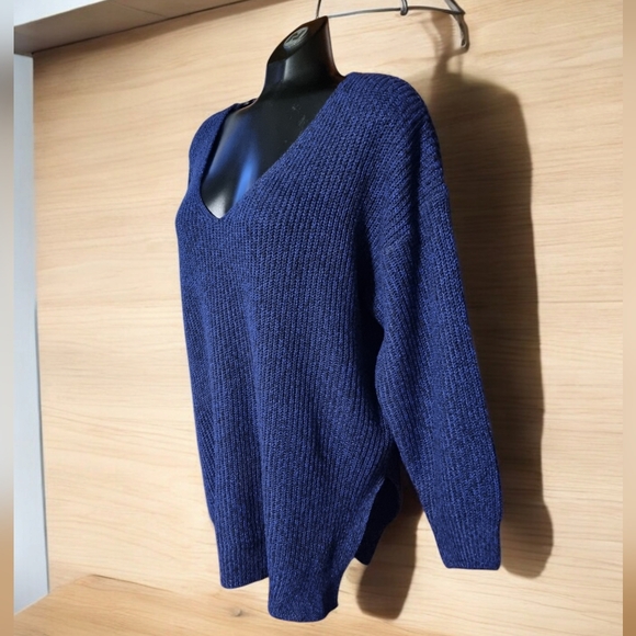 BLOOMCHIC "Made for your curves" V-Neck Oversized Black & Blue Speckled Sweater - Picture 2 of 8